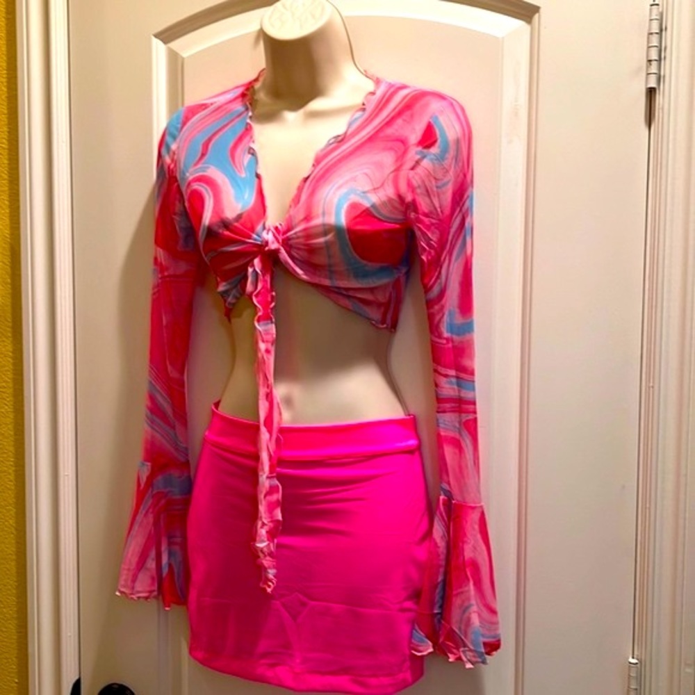 New Mesh Tie Front long sleeve Crop Top